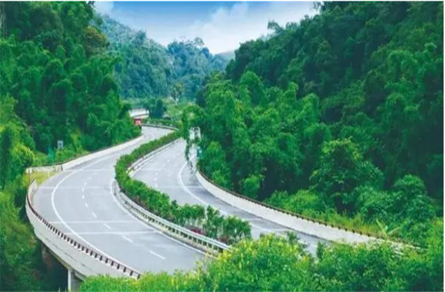 普洱旅游-思小熱帶雨林的生態(tài)高速公路上風(fēng)光無限好！