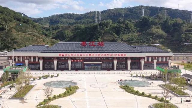 普洱特色團建：坐上火車游普洱，打卡墨江北回歸線標志園