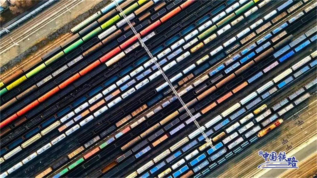 普洱資訊：明年1月10日起全國鐵路將實施新的列車運行圖，新圖旅客列車車票已于12月27日起陸續(xù)發(fā)售。